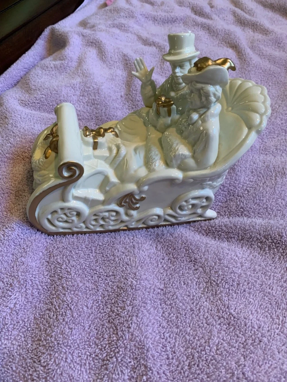 New in Box Trimmings Etc Cream/Gold Porcelain Sleigh